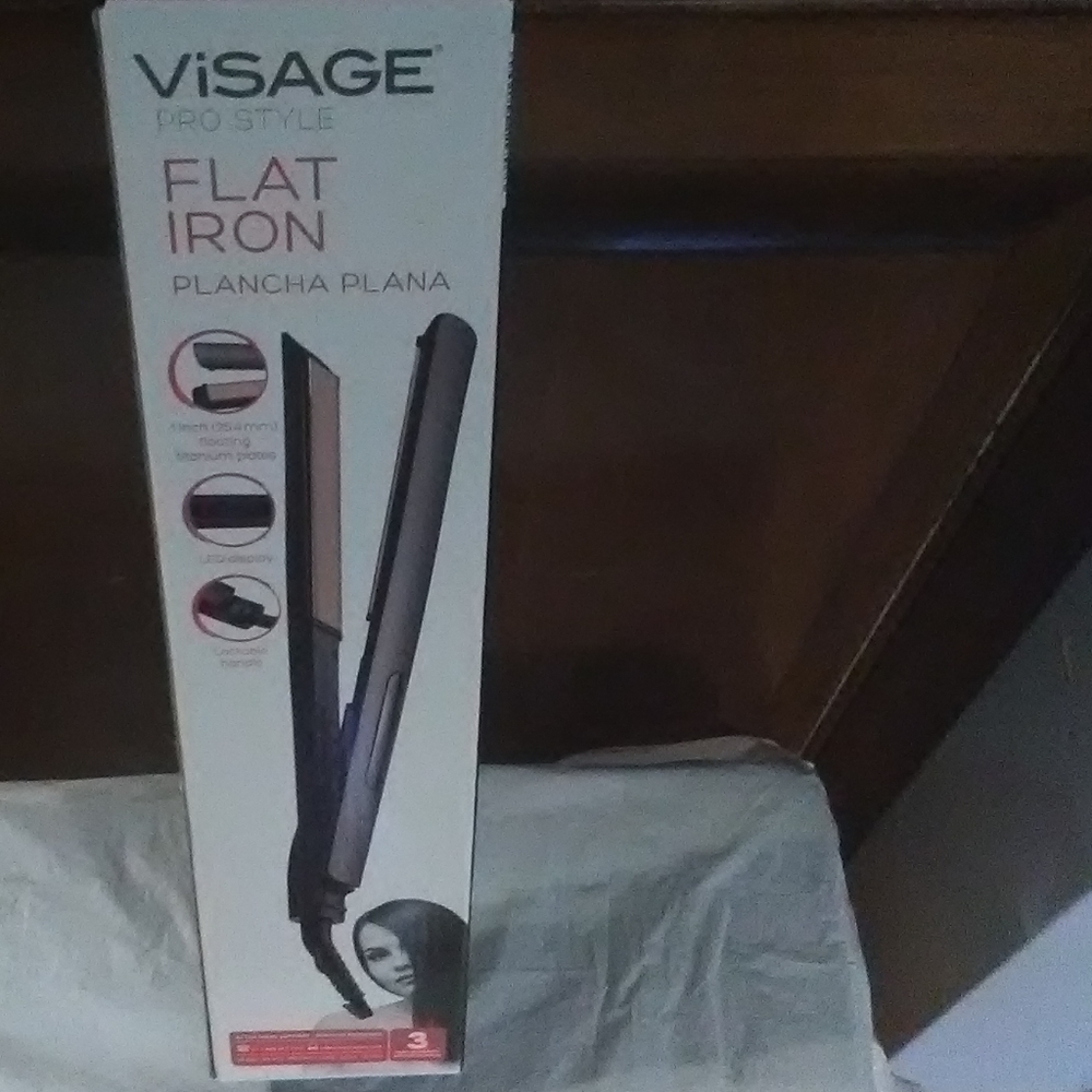 New in box Visage Flat Iron